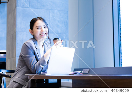Woman     44849009