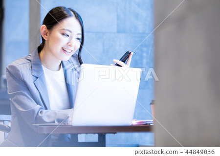 女子 44849036