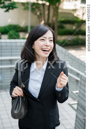 Business woman 44850051