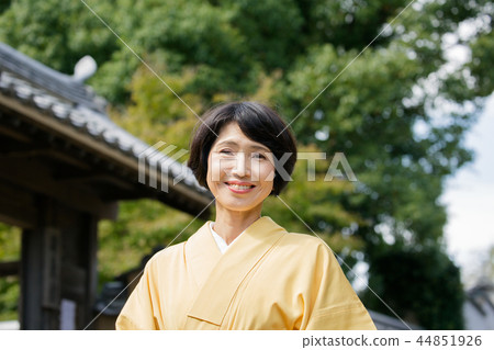 Kimono women 44851926