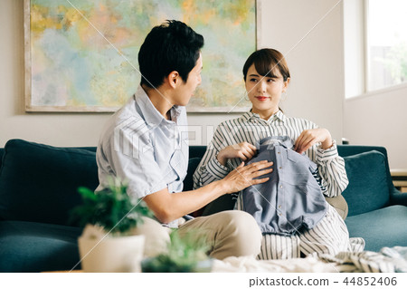 年輕日本夫婦產科生活為分娩做準備 44852406