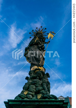 Statue in Heidelberg square 44855443