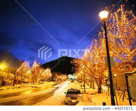 Taking pictures of evening scenery with bright illumination at Motomachi Motomachi, Hakodate, Hokkaido in winter 44857871