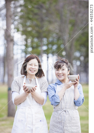 Ceramics class 44858273