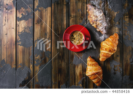 Fresh baked croissant 44858416