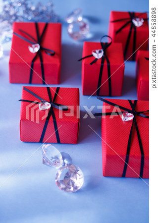 Present Present 44858898