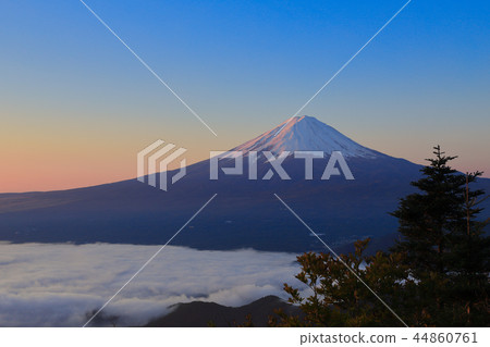 Mt. Shindo At dawn Mt Fuji, sea of clouds 44860761