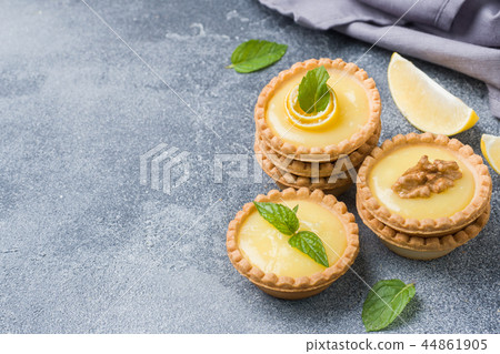 Homemade lemon curd in tartlets with fresh lemon  44861905