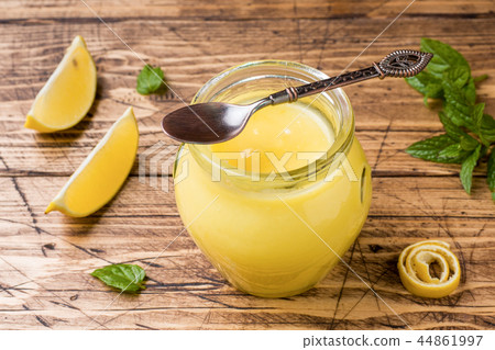 Homemade lemon curd in glass jars with fresh lemon 44861997