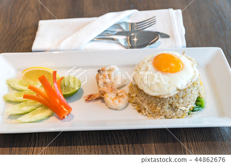 Seafood fried rice 44862676