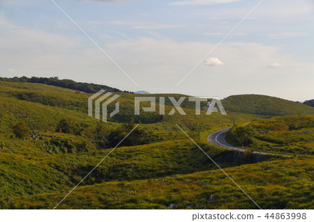 Karst Road and the scenery of Akiyoshidai Karst Road and the scenery of Akiyoshidai 44863998