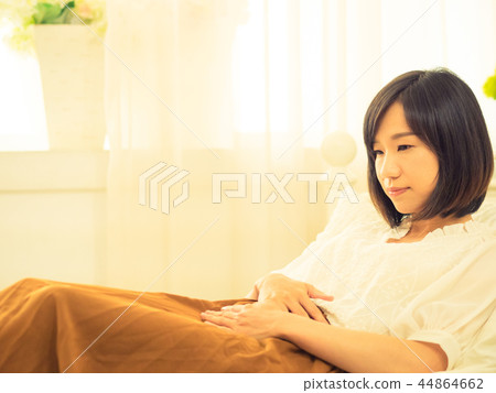 Young woman suffering from menstrual cramps 44864662