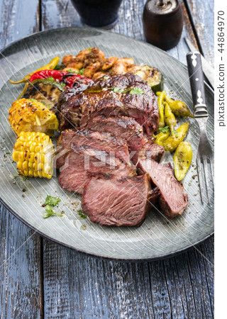 wagyu chateaubriand with vegetable  44864970