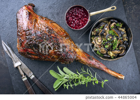Barbecue Leg Haunch of Venison  44865004