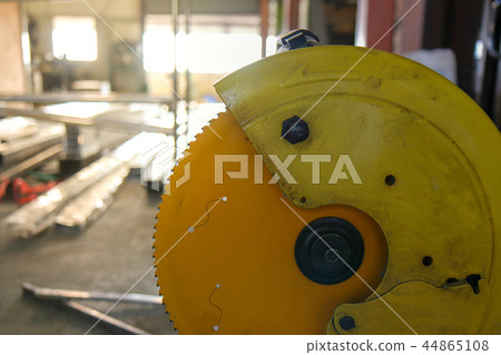 Close up blade of circular saw Close up blade of circular saw 44865108