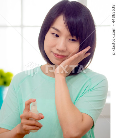 Women who make up makeup Women who make up makeup 44865638