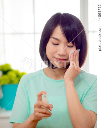 Women who make up makeup Women who make up makeup 44865712