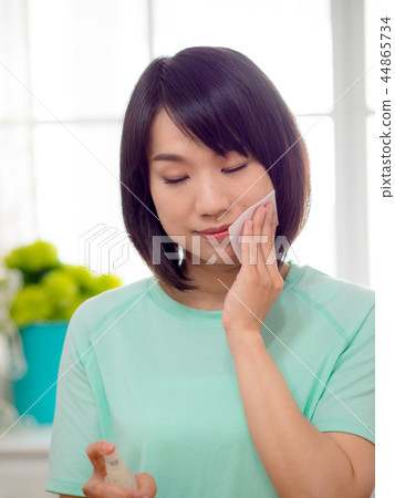 Women who make up makeup Women who make up makeup 44865734