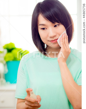Women who make up makeup Women who make up makeup 44865736