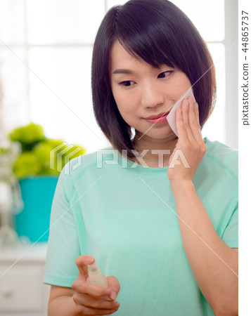 Women who make up makeup Women who make up makeup 44865737