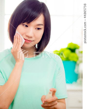 Women who make up makeup Women who make up makeup 44865738