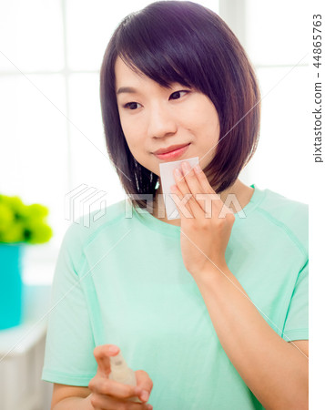 Women who make up makeup Women who make up makeup 44865763