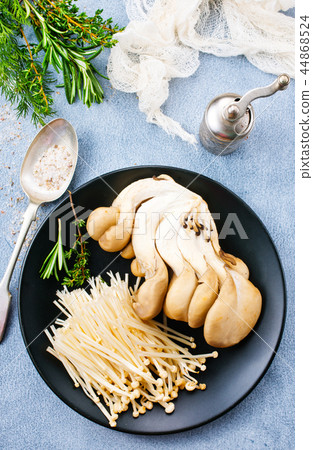 raw mushrooms raw mushrooms 44868524