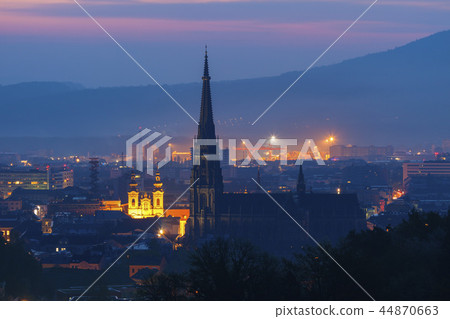 Linz panorama at sunrise 44870663