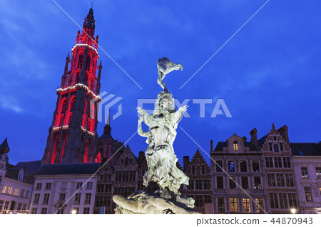 Brabo Fountain on Grote Markt in Antwerp 44870943