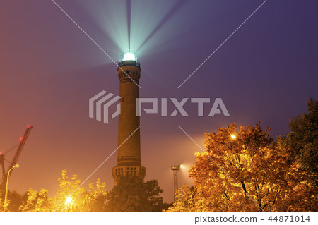 Swinoujscie lighthouse at evening 44871014