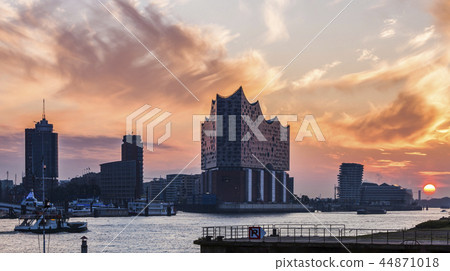 Hamburg architecture across the river at sunrise 44871018