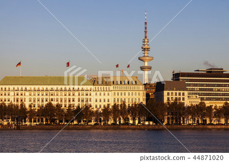 Architecutre by Binnenalster in Hamburg 44871020