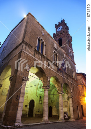 Piazza - streets of old town Piazza - streets of old town 44871250