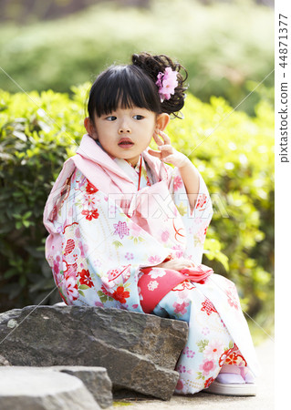 Seven hundred fifty-three three-year-old girl 44871377