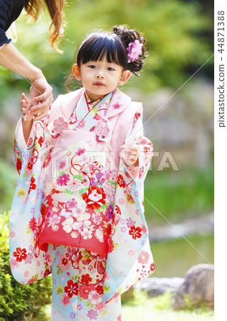 Seven hundred fifty-three three-year-old girl 44871388