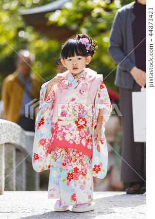 Seven hundred fifty-three three-year-old girl 44871421