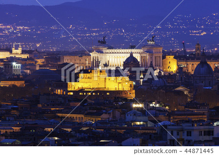 Rome panorama with Monument Vittorio Emanuele II 44871445