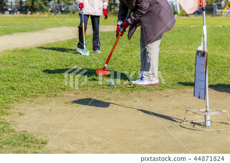 People who enjoy ground golf 44871824