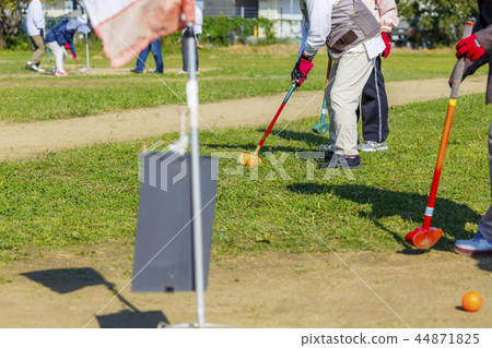 People who enjoy ground golf 44871825