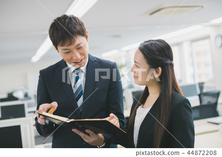 two people, business woman, businesswoman 44872208