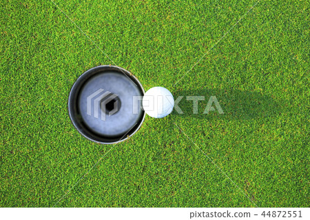 杯和高爾夫球 杯和高爾夫球 44872551