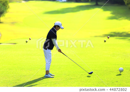 Landscape playing golf 44872802
