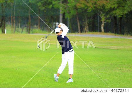 Landscape playing golf Landscape playing golf 44872824
