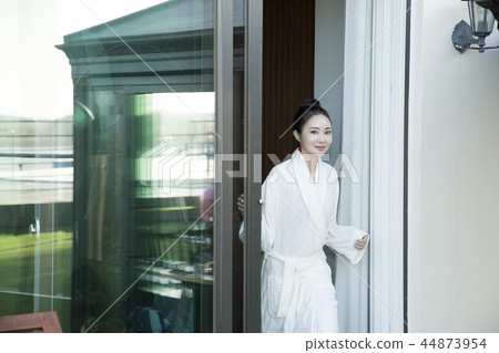 Summer Vacation of beautiful women,having fun in the water 315 44873954