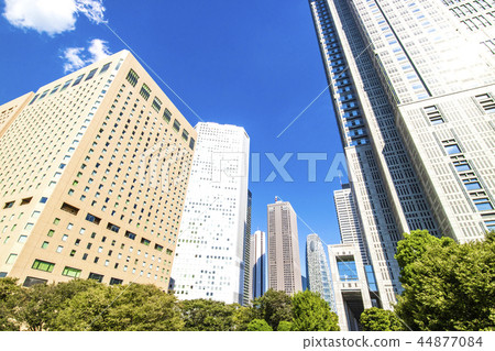 許多綠色辦公室街道風景 許多綠色辦公室街道風景 44877084