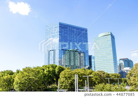 許多綠色辦公室街道風景 44877085