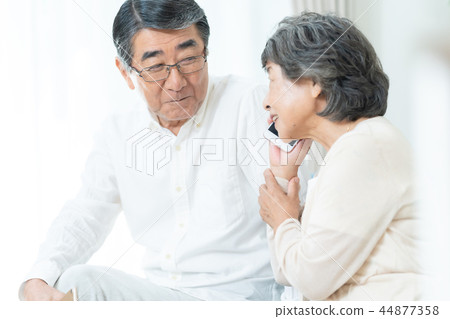Old couple Senior Silver Generation Grandfather and Granny 44877358