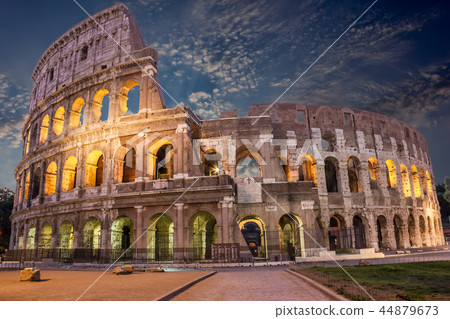 Night Colosseum under the coulds 44879673