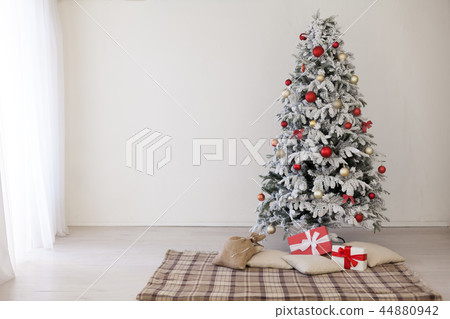 Christmas tree with gifts for the new year Christmas tree with gifts for the new year 44880942