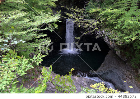 Secret waterfall 44882572